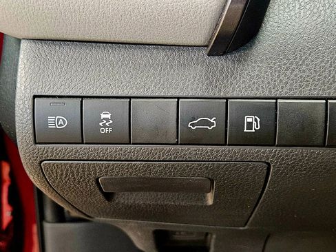 Used 2018 Toyota Camry SE image 27