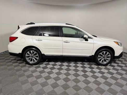 Used 2017 Subaru Outback 2.5i Touring AWD/4WD image 7