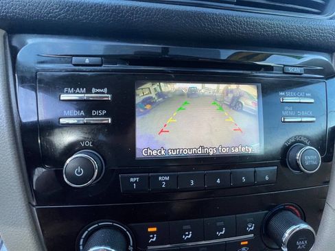 Used 2017 Nissan Rogue S AWD/4WD image 18