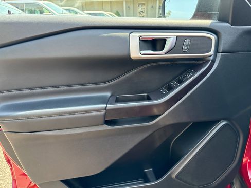 Used 2020 Ford Explorer XLT w/ Equipment Group 202A image 12