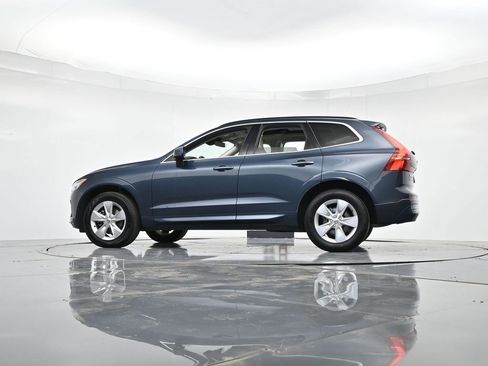 Used 2022 Volvo XC60 B5 Momentum image 34