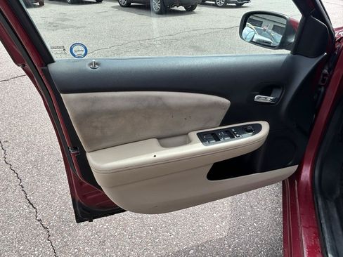 Used 2013 Chrysler 200 LX FWD image 14