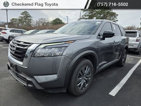 Used 2024 Nissan Pathfinder S image 1