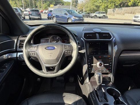 Used 2019 Ford Explorer Limited w/ Class III Trailer Tow Package FWD image 7