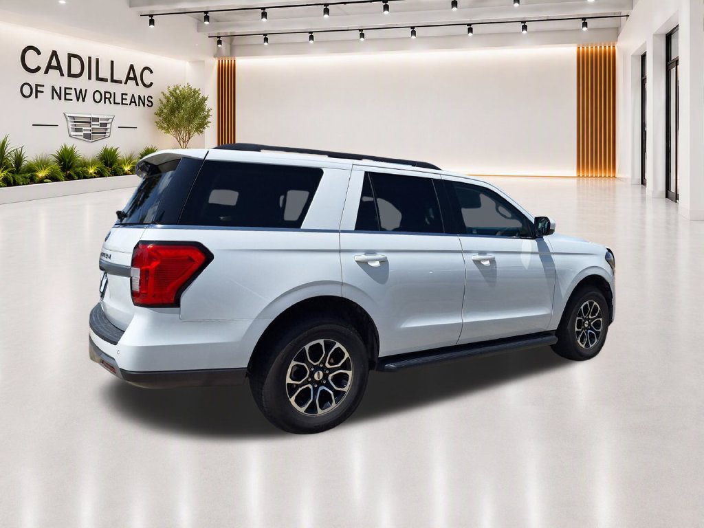 Used 2024 Ford Expedition XLT RWD image 3