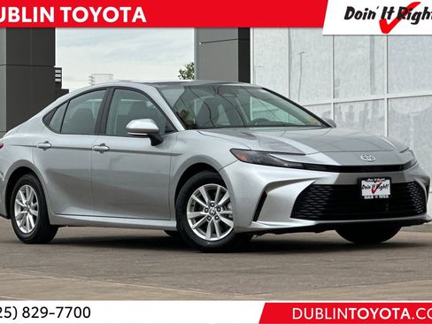 Used 2025 Toyota Camry LE image 1