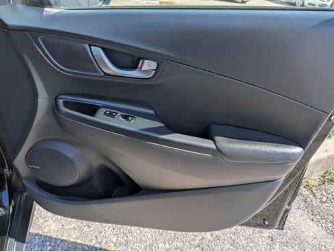 Used 2021 Hyundai Kona Limited AWD/4WD image 40