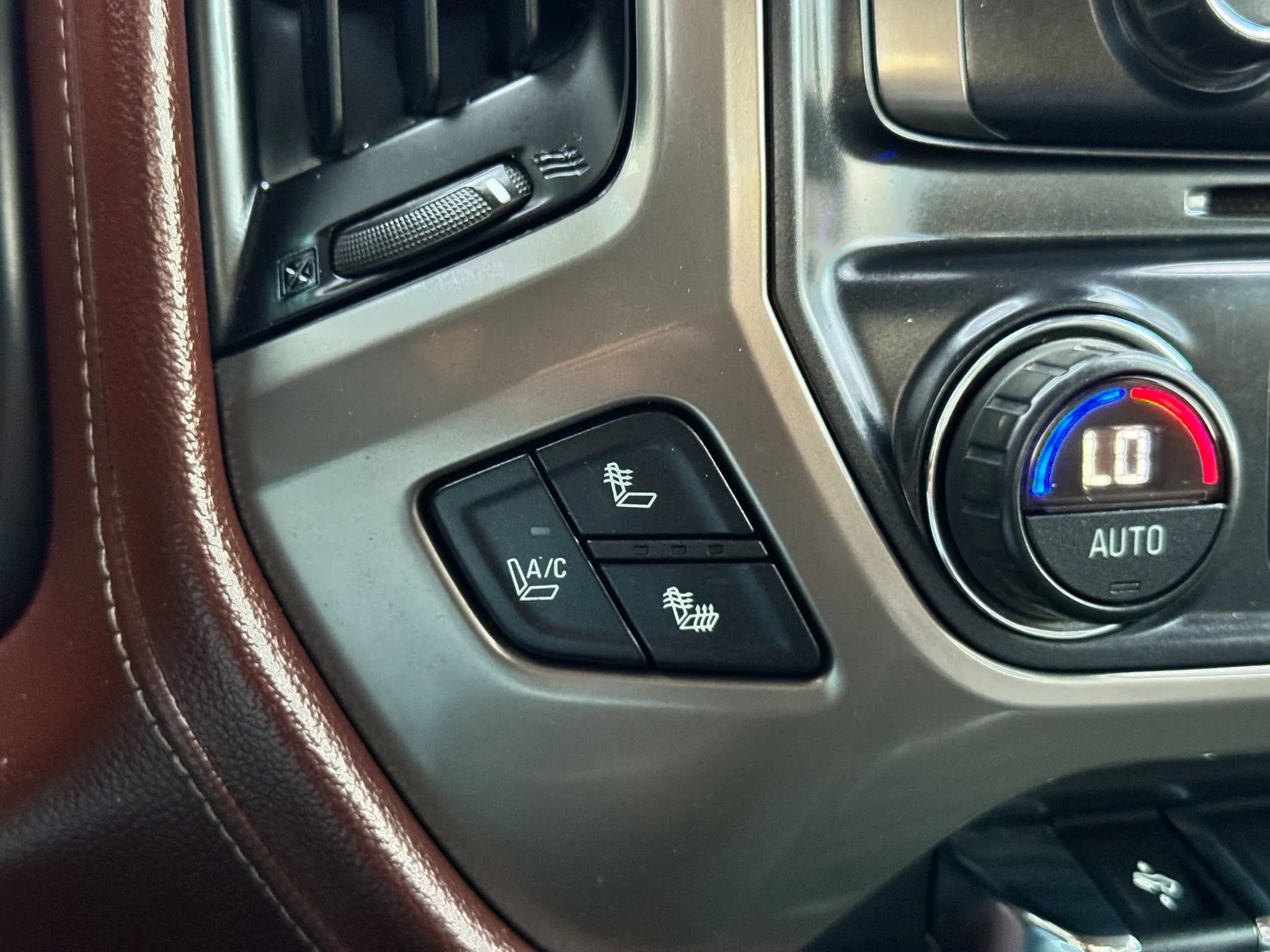 Used 2015 Chevrolet Silverado 2500 High Country w/ Duramax Plus Package AWD/4WD image 35