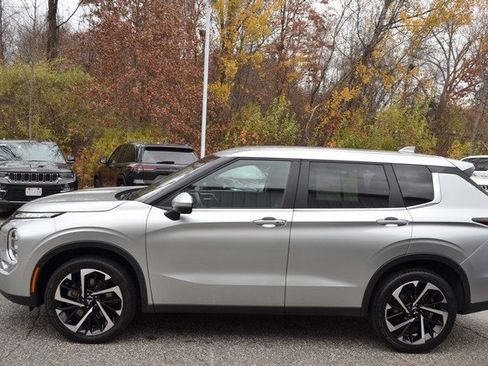 Used 2024 Mitsubishi Outlander SE image 5