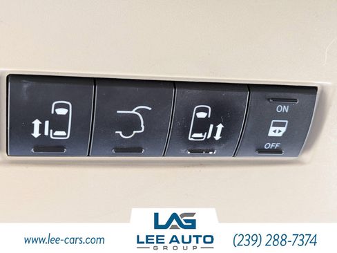 Used 2016 Chrysler Town & Country Touring image 26