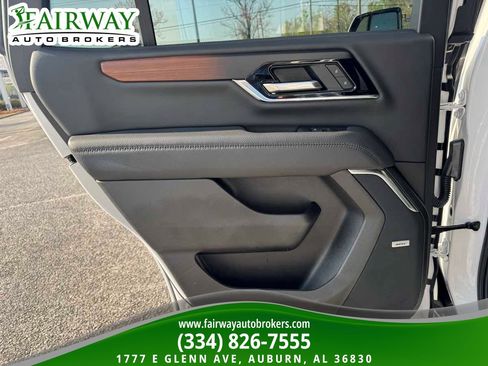 Used 2025 GMC Yukon Denali image 30