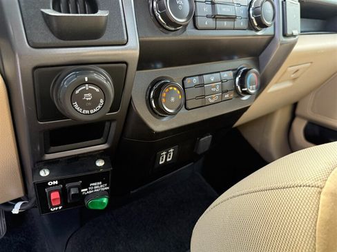Used 2019 Ford F150 XLT w/ Trailer Tow Package RWD image 15