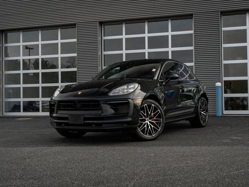 Used 2022 Porsche Macan S w/ Premium Package Plus AWD/4WD image 1