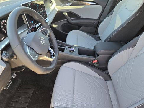 New 2026 Volkswagen Tiguan SE R-Line image 11