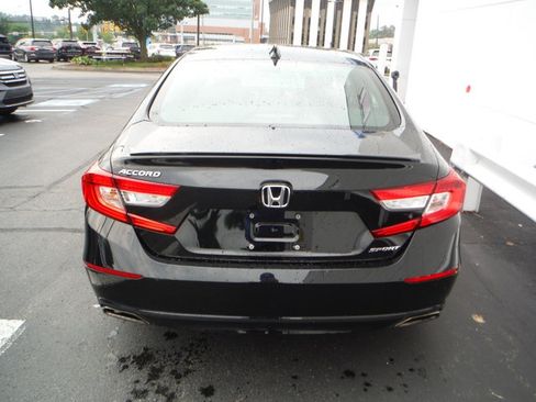 Used 2018 Honda Accord Sport image 6