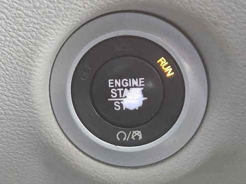 Used 2017 Chrysler Pacifica Touring-L w/ Tire & Wheel Group image 29