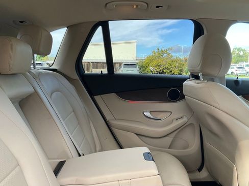 Used 2021 Mercedes-Benz GLC 300 image 23