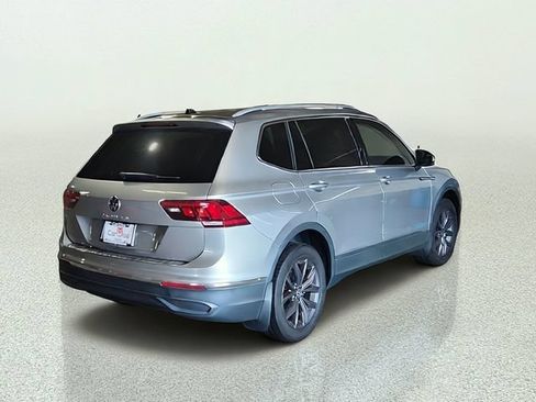 Used 2022 Volkswagen Tiguan SE FWD image 3