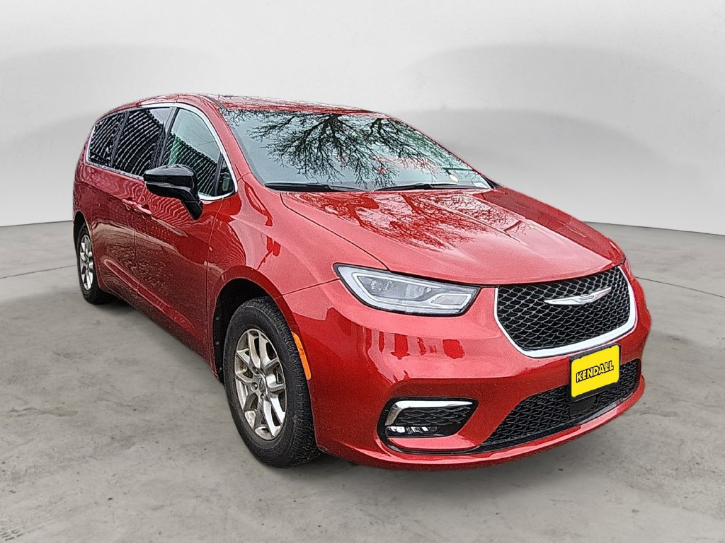 Used 2024 Chrysler Pacifica Touring-L FWD image 4