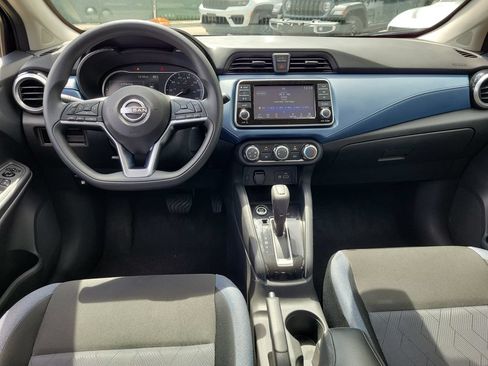Used 2025 Nissan Versa SV FWD image 10