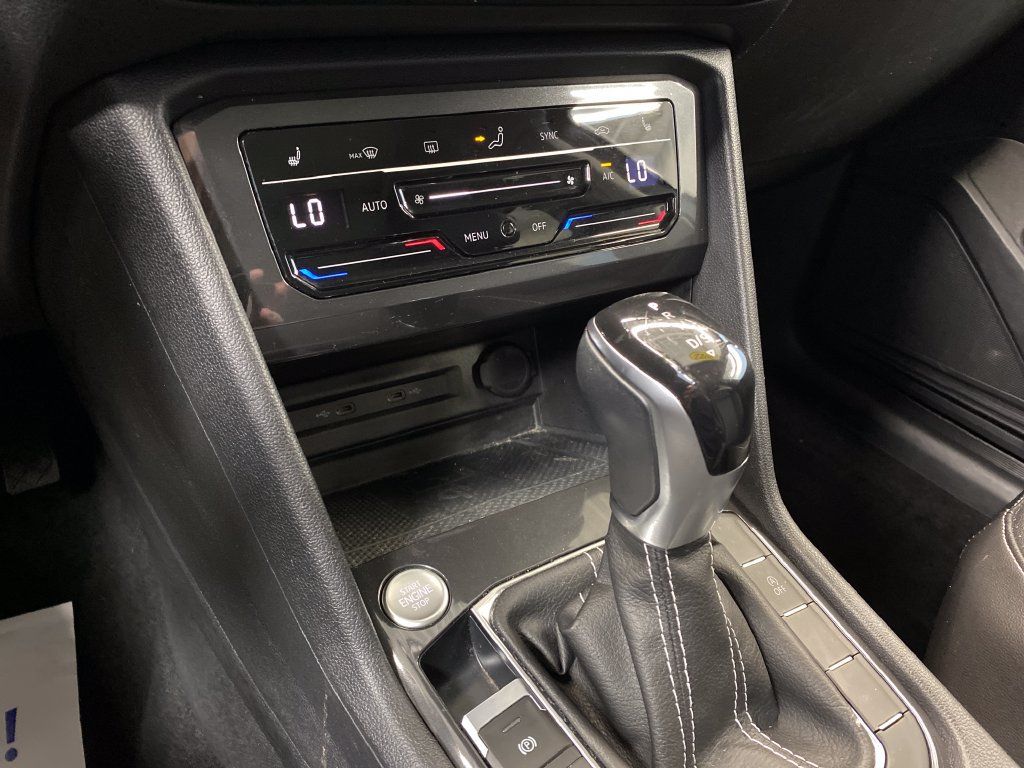 Used 2022 Volkswagen Tiguan SE AWD/4WD image 16