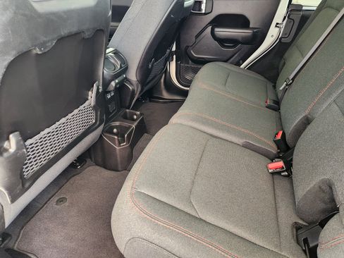 Used 2025 Jeep Wrangler Unlimited Rubicon AWD/4WD image 31