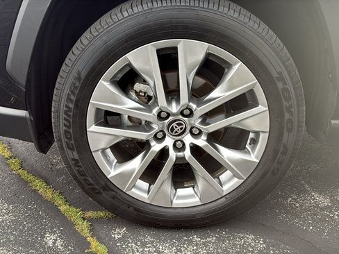 Used 2025 Toyota RAV4 XLE Premium AWD/4WD image 5
