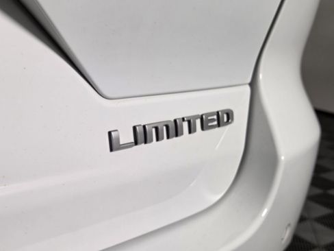 Certified 2025 Jeep Grand Cherokee Limited image 30