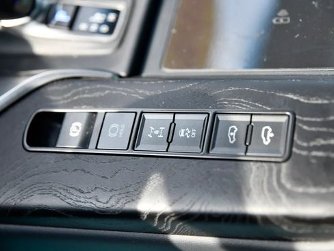 Used 2025 Lexus LX 700h Luxury image 24