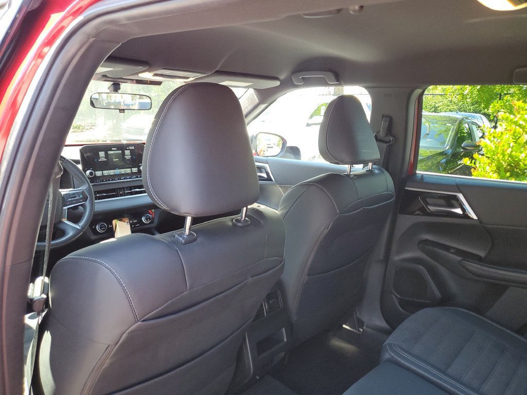 Used 2023 Mitsubishi Outlander SE Black Edition FWD image 13