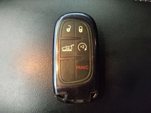 Used 2019 Jeep Cherokee Limited FWD image 32