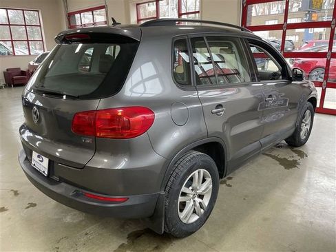 Used 2016 Volkswagen Tiguan S image 6