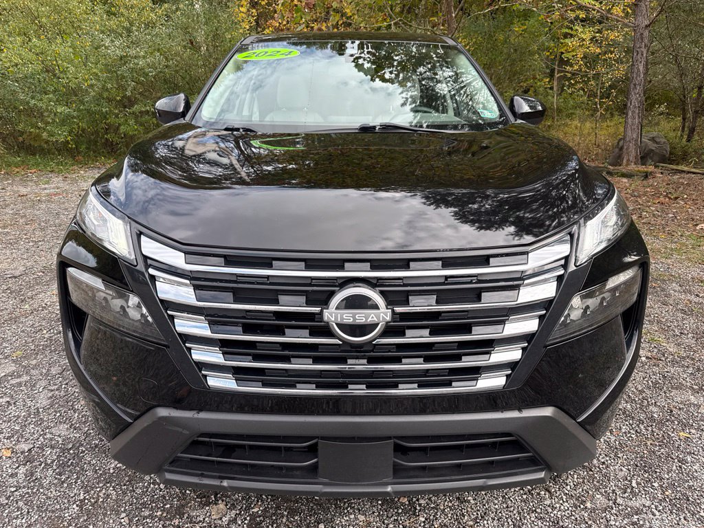 Used 2024 Nissan Rogue SV AWD/4WD image 2