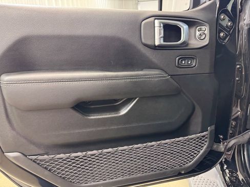 Used 2021 Jeep Wrangler Unlimited Sahara AWD/4WD image 8