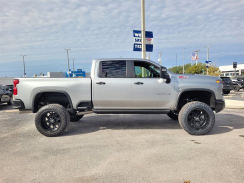 Used 2025 Chevrolet Silverado 2500 Custom w/ Custom Value Package image 8