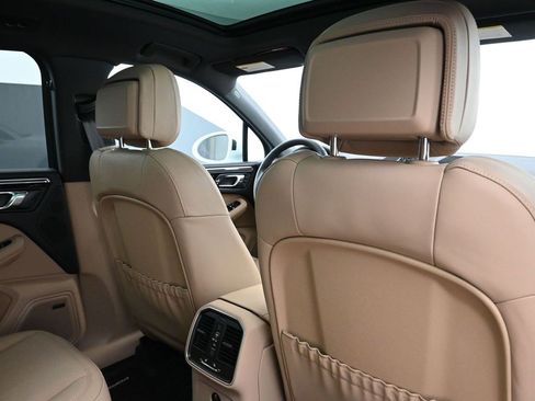 Used 2025 Porsche Macan image 7