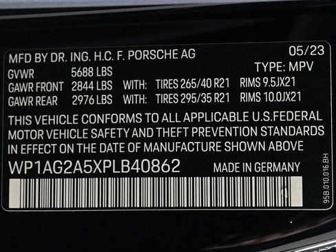 Certified 2023 Porsche Macan S image 33