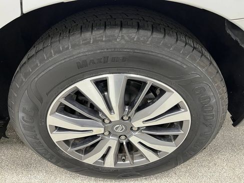 Used 2018 Nissan Pathfinder SV FWD image 16