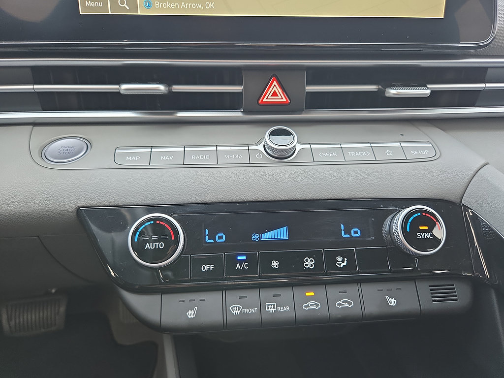 Certified 2025 Hyundai Elantra SEL FWD image 26
