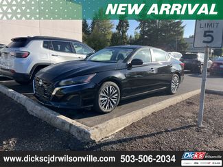Used 2024 Nissan Altima 2.5 SV image 1