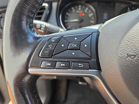 Used 2019 Nissan Rogue SV w/ Sun & Sound Touring Package AWD/4WD image 22