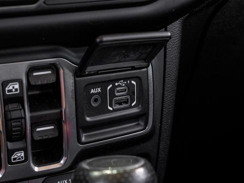 Used 2021 Jeep Gladiator Mojave AWD/4WD image 41