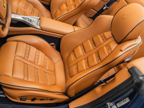 Used 2010 Ferrari California image 24
