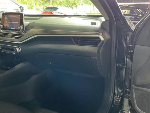 Used 2025 Nissan Altima 2.5 SV FWD image 22