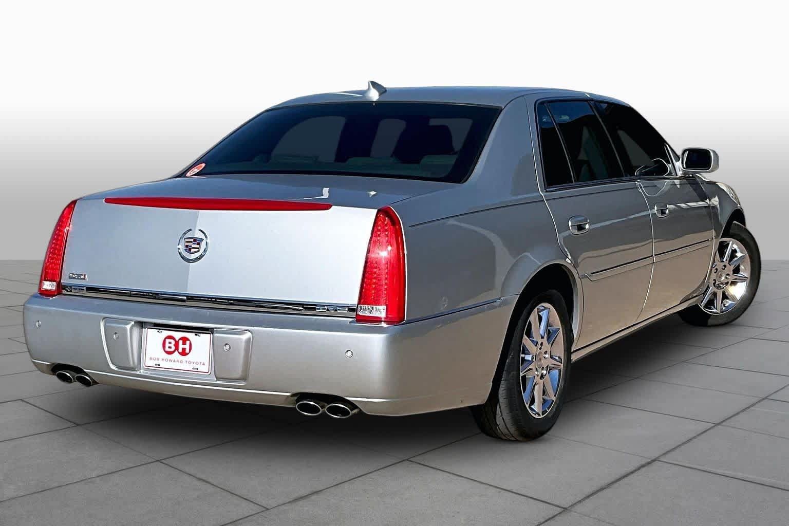 Used 2011 Cadillac DTS Luxury FWD image 12