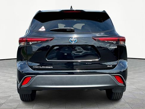 Used 2024 Toyota Highlander XLE AWD/4WD image 5