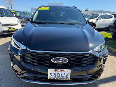 Used 2024 Ford Escape ST-Line w/ Cold Weather Package FWD image 2