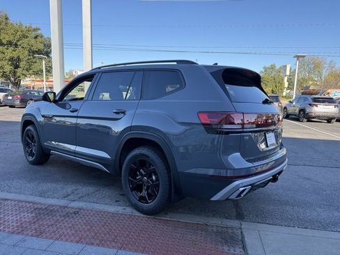 New 2026 Volkswagen Atlas Peak Edition image 4