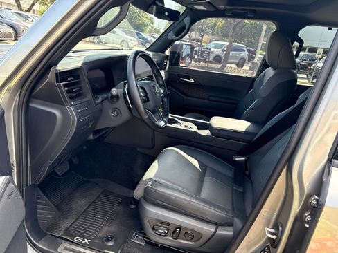 Used 2024 Lexus GX 550 w/ Accessory Package (Z1) AWD/4WD image 17