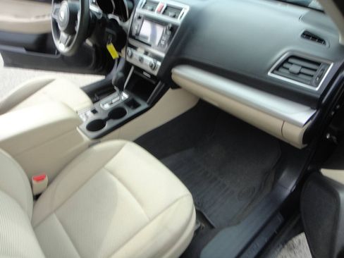 Used 2019 Subaru Outback 2.5i AWD/4WD image 13